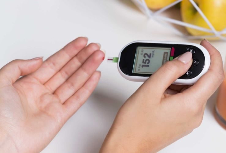 Có nên mua máy đo đường huyết không?