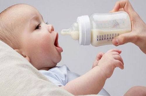 sữa nào tốt cho trẻ sơ sinh